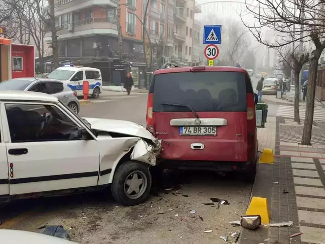 Edirne'de Trafik Kazası: 2 Yaralı