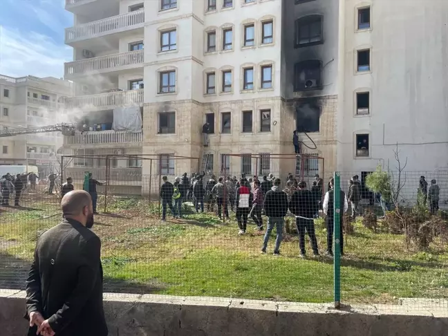 Nusaybin'de Ev Yangını: 8 Kişi Dumandan Etkilendi