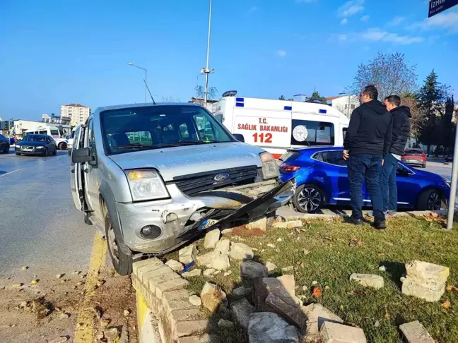 Aydın'da Ticari Araç Kazası: 2 Yaralı