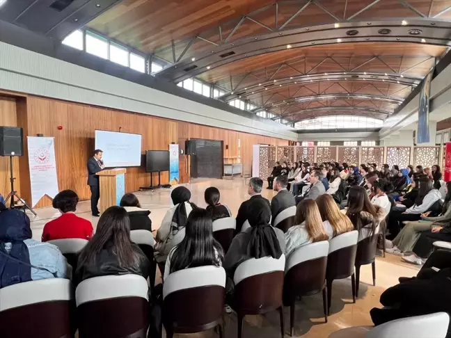 Şehit ve gazi yakını öğrenciler Ahlat'a geldi