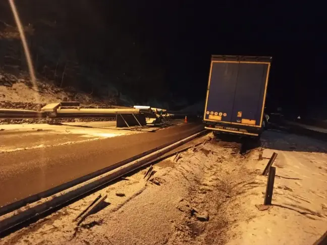 Bolu'da Tır Kazası: Sürücü Yaralandı