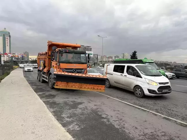 İstanbul'da Kar Yağışı Öncesi Hazırlıklar Başladı