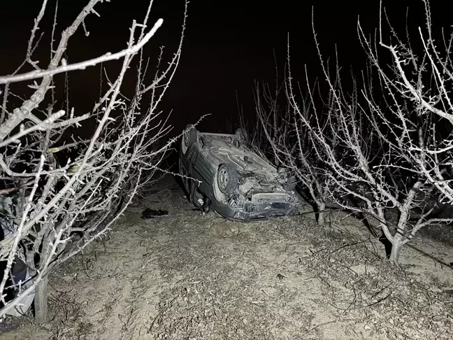 Karaman'da Hafif Ticari Araç Takla Attı: Sürücü Yaralı