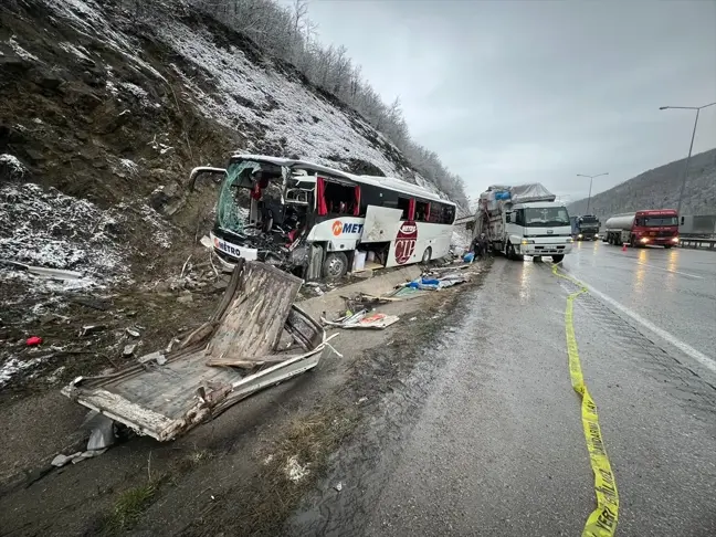 Samsun'da Yolcu Otobüsü Kamyona Çarptı: 1 Ölü, 16 Yaralı