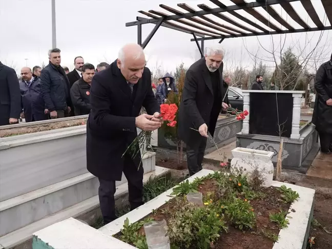 Diyarbakır'da 6 Şubat depremlerinde hayatını kaybedenler programlarla anıldı