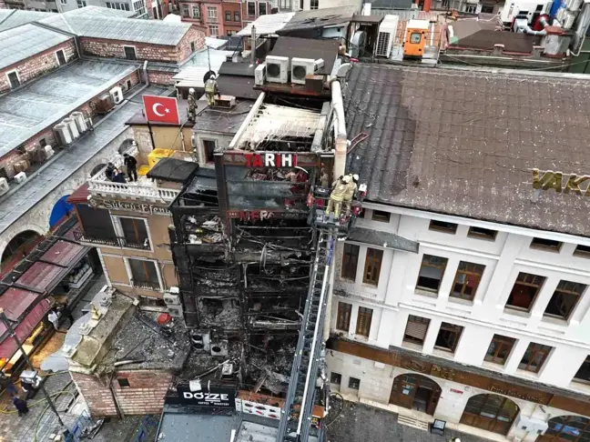 Eminönü'nde Restoranda Yangın: Can Kaybı Yok