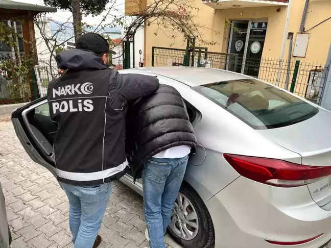 Çeşme'de Narkotik Operasyonunda 5 Tutuklama