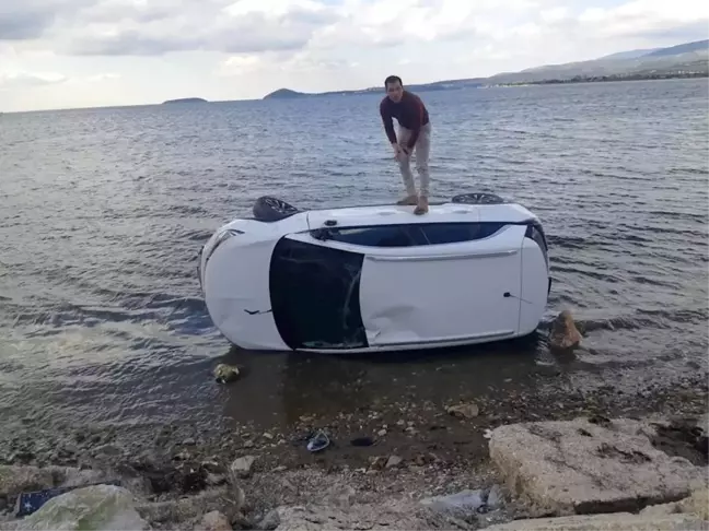 Bandırma'da Takla Atan Otomobil Denize Düştü