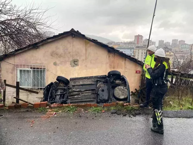 Ataşehir'de Yokuş Aşağı Giden Cip Ev Bahçesine Uçtu