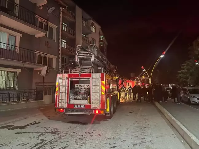 Uşak'ta Apartman Yangını, 2 Kişi Dumandan Etkilendi