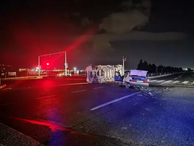 Kemalpaşa'da Otomobil ve Minibüs Çarpıştı: 5 Yaralı