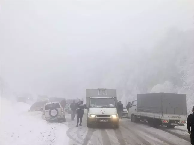 Domaniç'te Kar Yağışı Ulaşımı Olumsuz Etkiliyor