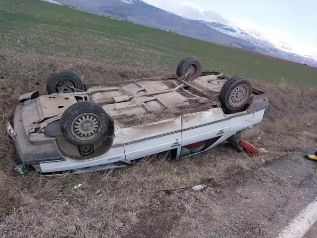 Amasya'da Şarampole Devrilen Otomobilin Sürücüsü Yaralandı