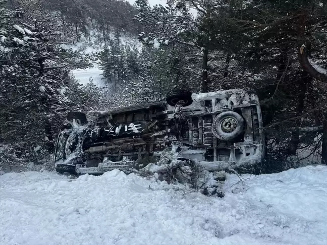 Yozgat'ta Minibüs Devrildi: 2 Öğretmen Yaralandı