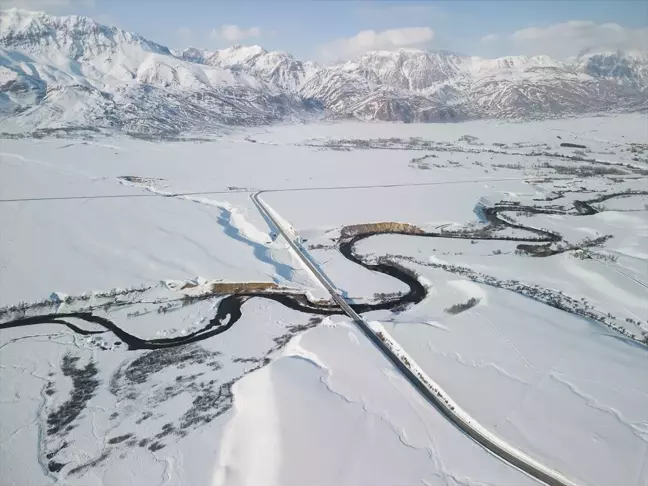 Munzur Vadisi Milli Parkı Kış Beyazına Büründü