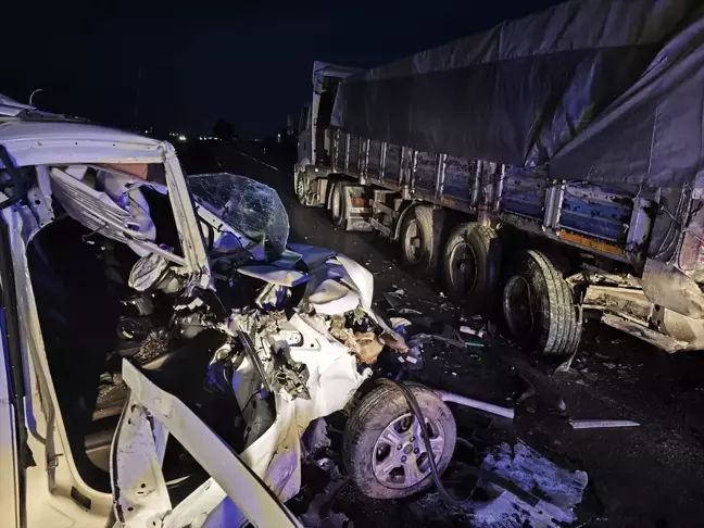 Mardin'de Tır ile Ticari Araç Çarpıştı: 1 Ölü