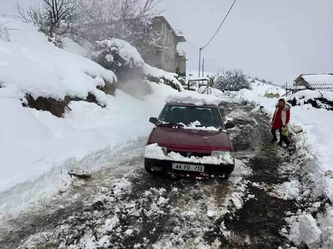 Kar nedeniyle mahsur kalan hamile kadın hastaneye ulaştırıldı