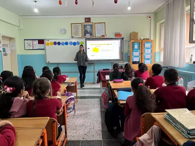 Amasya'da Öğrencilere Güvenli İnternet Eğitimi