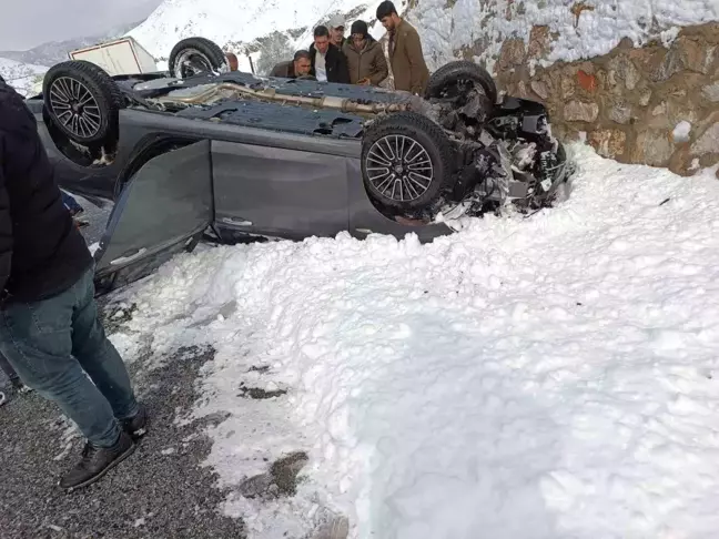 Bitlis'te Otomobil Takla Attı, 2 Yaralı