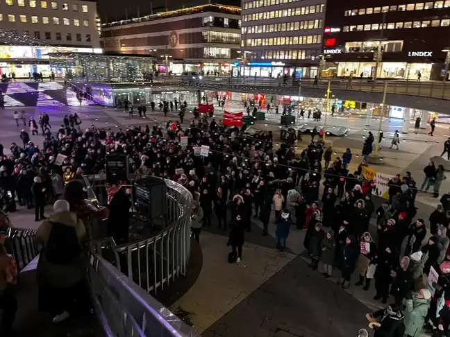 İsveç'te Irkçılık ve İslamofobiye Karşı Protesto Düzenlendi