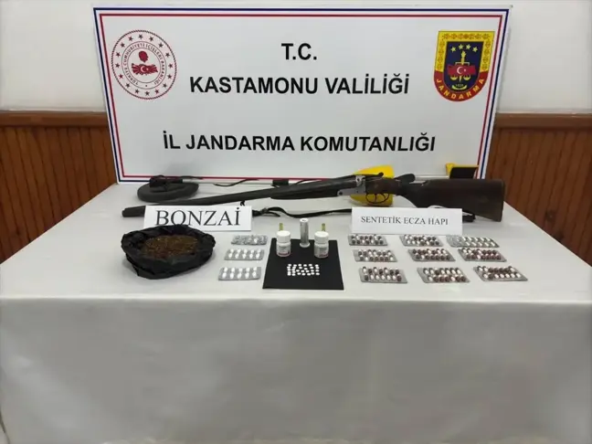 Kastamonu'da Uyuşturucu ve Kaçak İçki Operasyonları: 2 Gözaltı, 1 Tutuklama