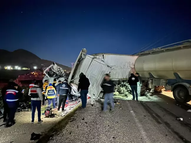 Silifke'de Zincirleme Trafik Kazası: 1 Ölü, 4 Yaralı