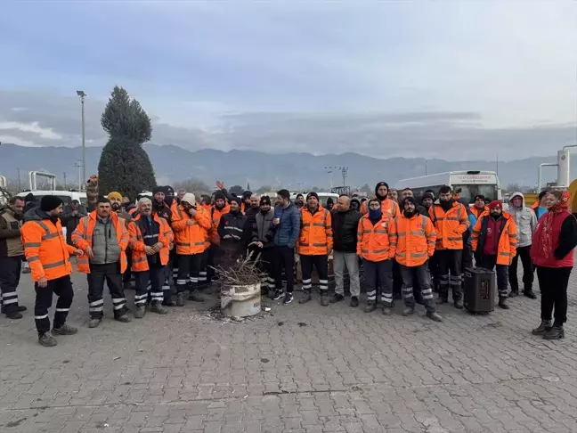 Aydın'da Temizlik İşçileri Maaş Eksikliği Nedeniyle İş Bıraktı