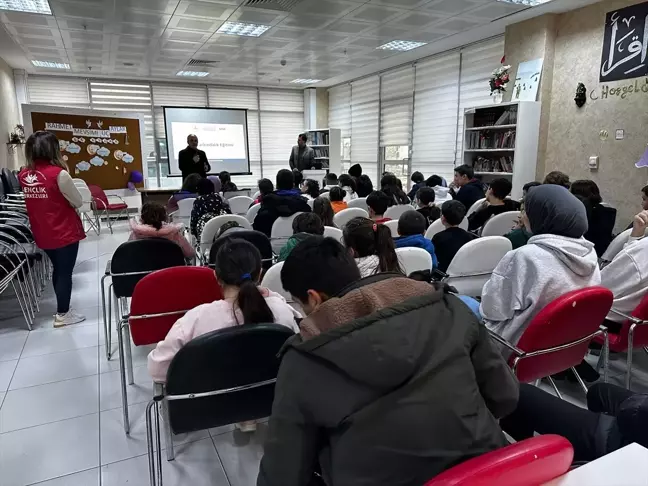 Bafra Gençlik Merkezi'nde Afet Bilinçlendirme Eğitimi Düzenlendi