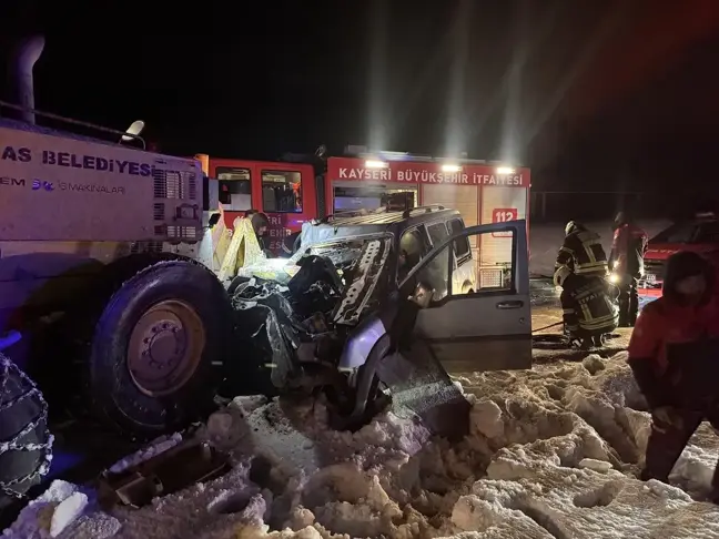 Kayseri'de Trafik Kazası: 2 Kişi Ağır Yaralandı