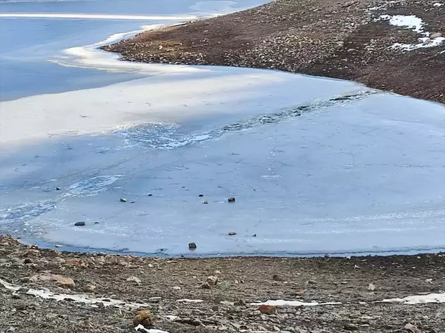 Konya'da Buzlu Gölete Düşen Genç Boğuldu