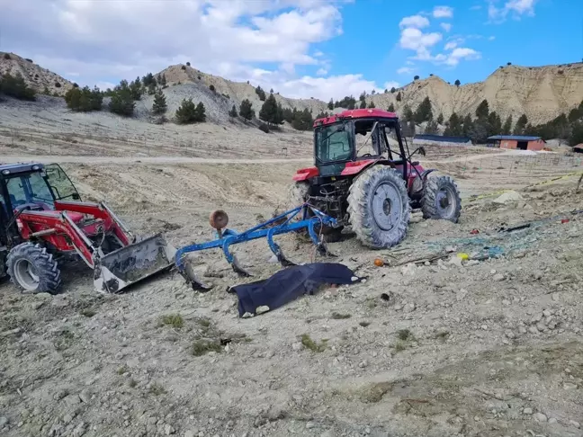 Burdur'da Traktör Devrildi, Sürücü Hayatını Kaybetti