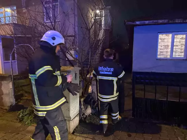 Tekirdağ'da Evde Yangın: 2 Kişi Hastaneye Kaldırıldı