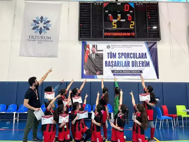 Arpaçaylı Kızlar Futsal'da Bölge Şampiyonu Oldu