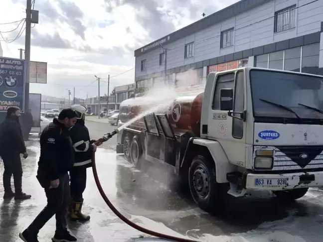 Şanlıurfa'da Yakıt Tankeri Yangını Kontrol Altına Alındı