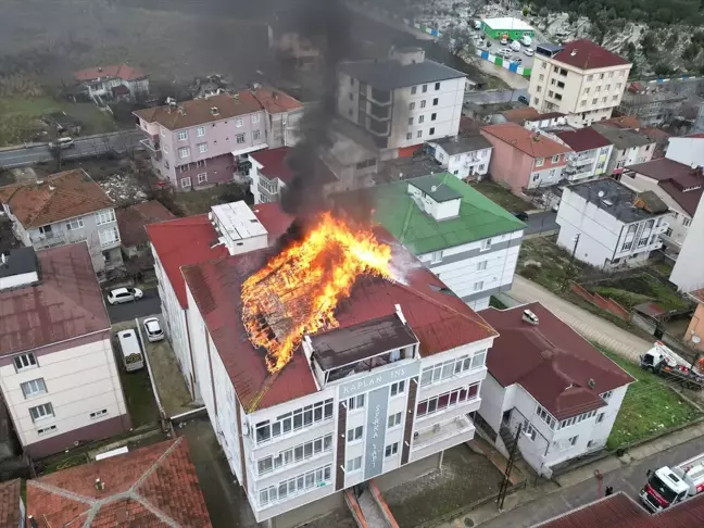 Çerkezköy'de Apartman Yangını: Sakinler Tahliye Edildi