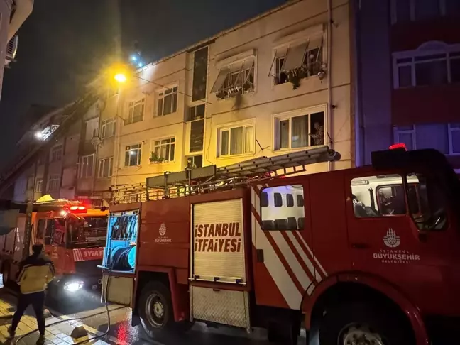 Üsküdar'da Apartman Yangını: 2 Kişi Hastaneye Kaldırıldı