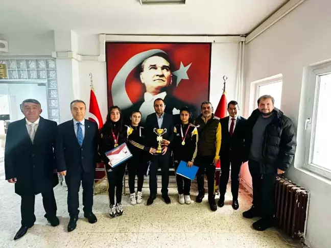 Köseceli Şehit Recep İnce Ortaokulu Dart Takımı Türkiye Şampiyonası'na Katılma Hakkını Kazandı