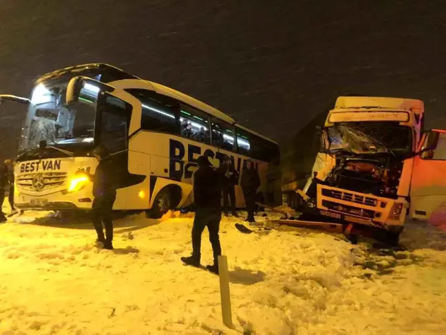 Bitlis'te Kar Yağışı Kazalara Neden Oldu