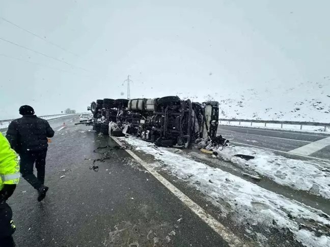 Elazığ'da Tır Kazası: Sürücü Hafif Yaralandı