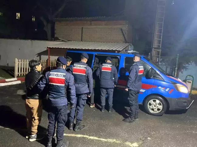 Tekirdağ'da Kaçak Göçmen Operasyonu: 3 Göçmen ve 1 Organizatör Yakalandı