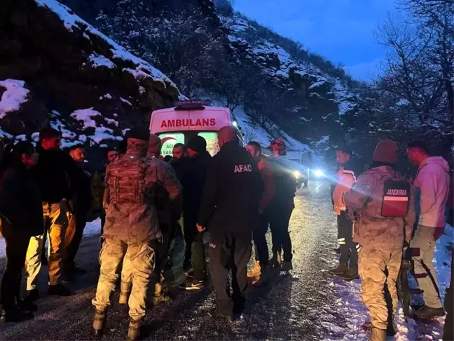 Tunceli'de Kar Yağışı Nedeniyle Trafik Kazası: 3 Yaralı