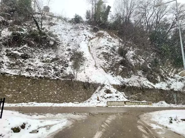 Kastamonu'nun İnebolu ilçesinde heyelan: 3 bina tahliye edildi