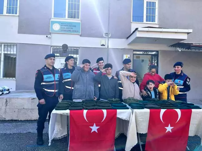 Manavgat'ta 'Mehmetçik Üşümesin' Projesi ile Askere Destek