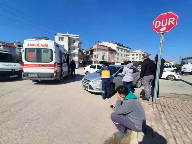 Bursa'da İki Otomobil Çarpıştı, İki Yaralı