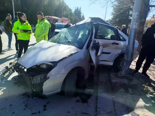 Denizli'de Motosiklet ve Otomobil Çarpıştı: 17 Yaşındaki Sürücü Ağır Yaralı