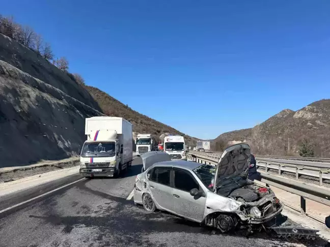 Bilecik'te Trafik Kazası: 3 Yaralı