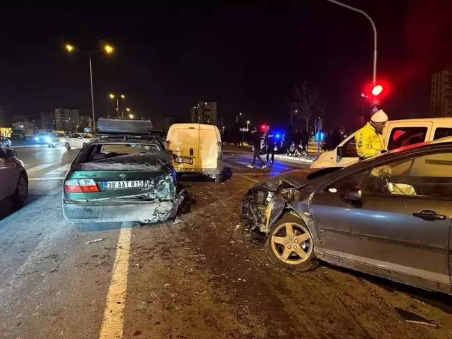 Kayseri'de Zincirleme Kaza: 1 Yaralı