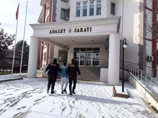 Hırsızlık Suçundan Aranan Şahıs Kastamonu'da Yakalandı