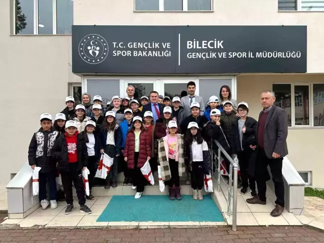 Bilecik Gençlik ve Spor İl Müdürü Öğrencilerle Bir Araya Geldi