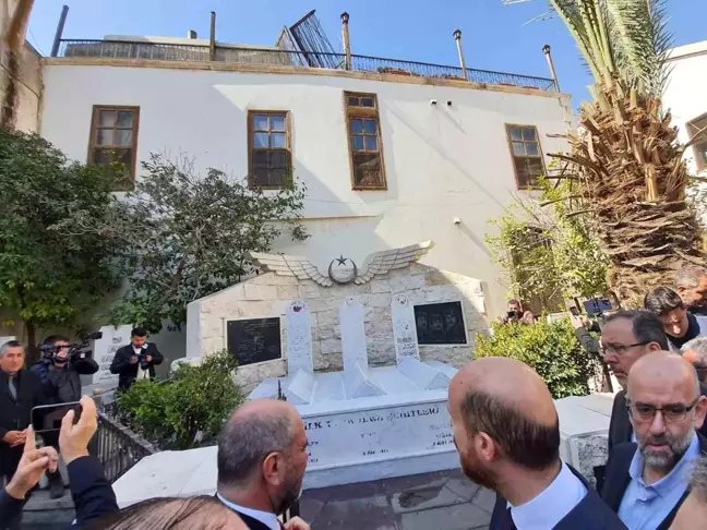 Bilal Erdoğan, cuma namazını Emevi Camii'nde kıldı